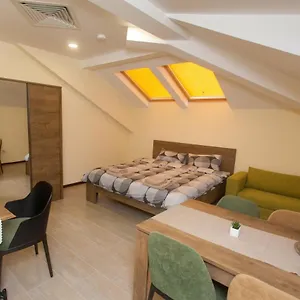 Family House - Free Parking Guest house